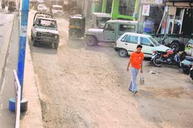Vehicles jostle past each other on the potholed Circular Road in Sirsa