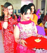 Karva Chauth was celebrated with great enthusiasm in Amritsar