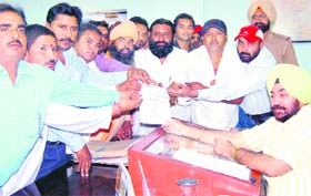Members of the Purvanchal Vikas Mahasabha submit a memorandum to ADC S.S. Murar in Jalandhar