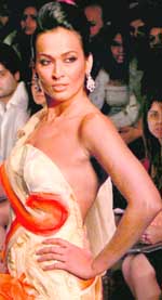 Fashion icon Madhu Sapre walked the ramp for designer Priya & Chintan on Day 5 of the Lakme Fashion Week in Mumbai.