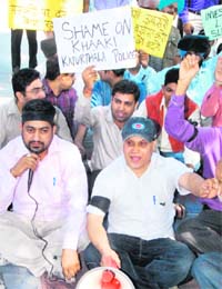 Chandigarh and the Punjab Union of Journalists protest against police inaction against a Kapurthala-based journalist of a private electronic channel at Sector 17 plaza