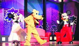 It’s cartoon-cartoon all the way, Mickey with Minni and Goffy share the stage