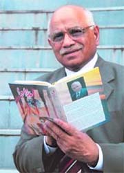 The Readers and Writers Society of India, in collaboration with the Haryana Kala Parishad and Punjab Arts Council, organised a face-to-face with Dr M.K Ashraf from Pakistan, at Punjab Kala Bhawan-16 on Thursday