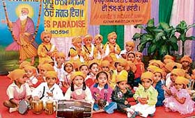 Tiny tots of Kiddies Paradise School celebrate Guru Nanak Dev Ji Aagman Purb