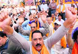 Vishwa Hindu Parishad and Bajrang Dal activists protest against the Central and Maharashtra governments for ‘implicating’ Hindu seers in terrorist activities, in Amritsar on Sunday.
