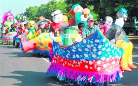 Colourful Ride(ing) hoods: swinging sensations having a gala time