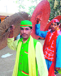 Artistes perform with the ‘chatoli’.