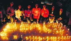 College students pay tributes to Mumbai blast victims at Sukhna Lake, Chandigarh,