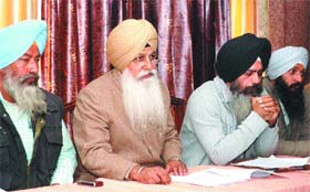 Leaders of Dal Khalsa address a press conference in Jalandhar