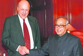 US deputy secretary of state John Negroponte with foreign minister Pranab Mukherjee in New Delhi