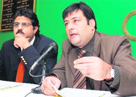 (Right) Ajay Arora, GM, East Bourne Photo: S. Chandan