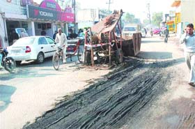 Filth taken out by a sewer cleaning machine spreads on the road, creating problems for the passersby at Shastri Market in Jalandhar