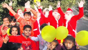 Kids in the city painted the town red with Santa Claus on Hop-on-hop-off (CITCO bus) on Thursday.