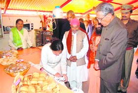 Governor BL Joshi examines products made by Women Initiative for Self-Employment (WISE), a women’s voluntary group, at a restaurant in Dehradun