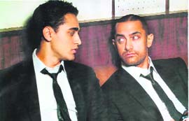 Imran Khan (right) and Aamir Khan (left)