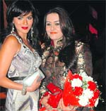 Amanpreet Wahi strikes a pretty pose with Neha Sidhu