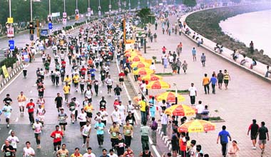 Participants run during the Mumbai Marathon on Sunday. Kenyan Kenneth Mugara finished the race in first place with a time of 2:11.51 hours