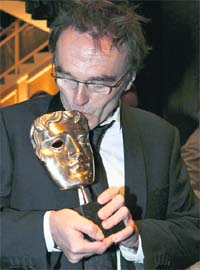 British director Danny Boyle kisses his Best Director award for the film Slumdog Millionaire at the British Academy Film Awards 2009 London