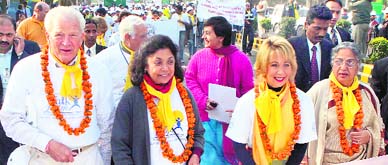 Wife of Prime Minister Manmohan Singh, Gursharan Kaur, US Ambassadors wife J. Mulford, fashion designer Ritu Kumar and US Ambassdor to India David Mulford participate in Walk for Life for cancer survivors, in New Delhi on Sunday.
