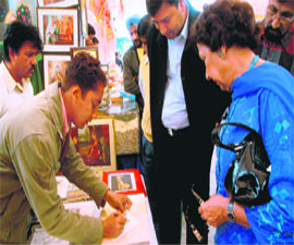 Art and the Lady: The ongoing Rajasthan art and crafts festival at Rajasthan Bhawan-33 saw the First Lady of Punjab and Haryana taking her pick