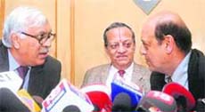 Chief Election Commissioner N. Gopalaswami with election commissioners Naveen Chawla (R) and S.Y. Qureshi (L) at a press conference to announce the Lok Sabha poll schedule in New Delhi
