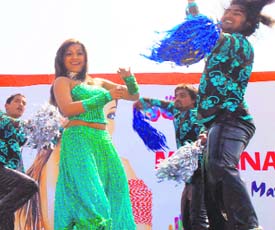 HOLI HOTTIE: Sexy performer Meghna Naidu sizzles on stage at Fun City