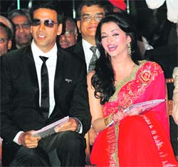 Actor, Akshay Kumar and Aishwarya Rai Bachhan sharing the lighter moments during Padmashri awards ceremony at Rashtrapati Bhawan in New Delhi