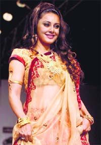 Actor Minissha Lamba displays jewellery made by P C Chandra Group at the Kolkata Fashion Week