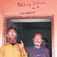 Former Harkat-ul Ansar militant Abdul Hamid Khan shows the ink mark on his finger after casting vote
