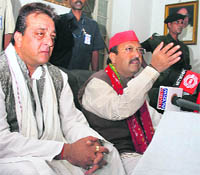 Samajwadi Party leaders Amar Singh and Sanjay Dutt at a press conference in Kolkata on Sunday.