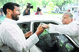 SP chief Mulayam Singh Yadav shakes hands with LJP chief Ram Vilas Paswan as he leaves after a meeting at the latters residence in New Delhi on Thursday.