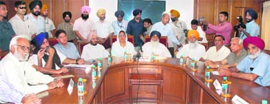 TAKING STOCK: Representatives of various political outfits of Punjab attend an all-party meeting called by Chief Minister Parkash Singh Badal to discuss the Vienna issue in Chandigarh on Tuesday.