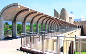 The two main complexes are joined with a connecting bridge