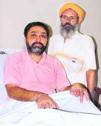 When everybody else was running for cover, it was the frail-looking tea vendor, Dana (R), who showed exemplary courage to save Tehsildar Major Gurjinder Singh Benipal (Retd) from armed miscreants