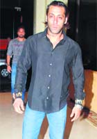 NO PARTNER: Actor Salman Khan did not come with Katrina