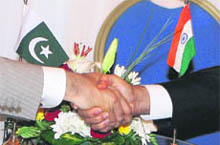 Prime Minister Manmohan Singh (R) shakes hands with his Pakistan counterpart Yousuf Raza Gilani during a meeting at Sharm el-Sheikh in Egypt on Thursday.