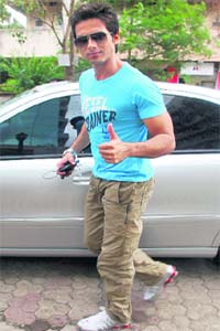 Actor Shahid Kapur poses for a picture before addressing a news conference for his movie Kaminey in Mumbai