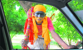 This young boy, who hails from the nearly-extinct Bahrupiya tribe, enacts the role of a vanar sena on the busy university road in Chandigarh.