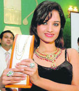 Ravoy Gems a diamond and gold jewellery brand showcased Aura its new jewellery collection of diamond and gold trinkets at Press Club-27.
