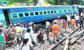 Workers and onlookers at the site where the Gujarat-bound Gandhigram Express got derailed on the Panvel-Vasai route near Dombivali in Thane district on Wednesday.