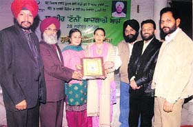 Poetess Sukhwinder Amrit being conferred with Sukhbir Singh Tony awards in Ludhiana