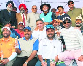 Haryana Chief Minister Bhupinder Singh Hooda with winners of the Chandigarh Golfing Tour in Panchkula