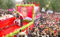 Lakhs throng CPM patriarch Jyoti Basus last journey in Kolkata 