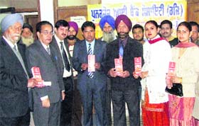 Artistes pledge their eyes at Punarjot Eye Bank Society, Ludhiana