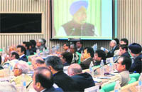 PM Manmohan Singh addresses chief ministers on price rise in New Delhi