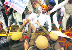 BJP activists scuffle with police during protests in New Delhi against the killing of two members of the Sikh community in Pakistan by the Taliban.
