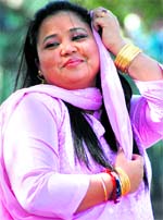 Comedian Bharti shoots for Punjabi flick Ek Noor at Panjab University