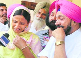 Ranjit Kaur, whose husband Dharampal Singh has been sentenced to death in the UAE, in tears at Jalandhar