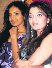 L-R: Sussana and Anusha — Photo: Vinay Malik