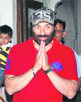 Sunny Deol interacts with his fans at Patiala.